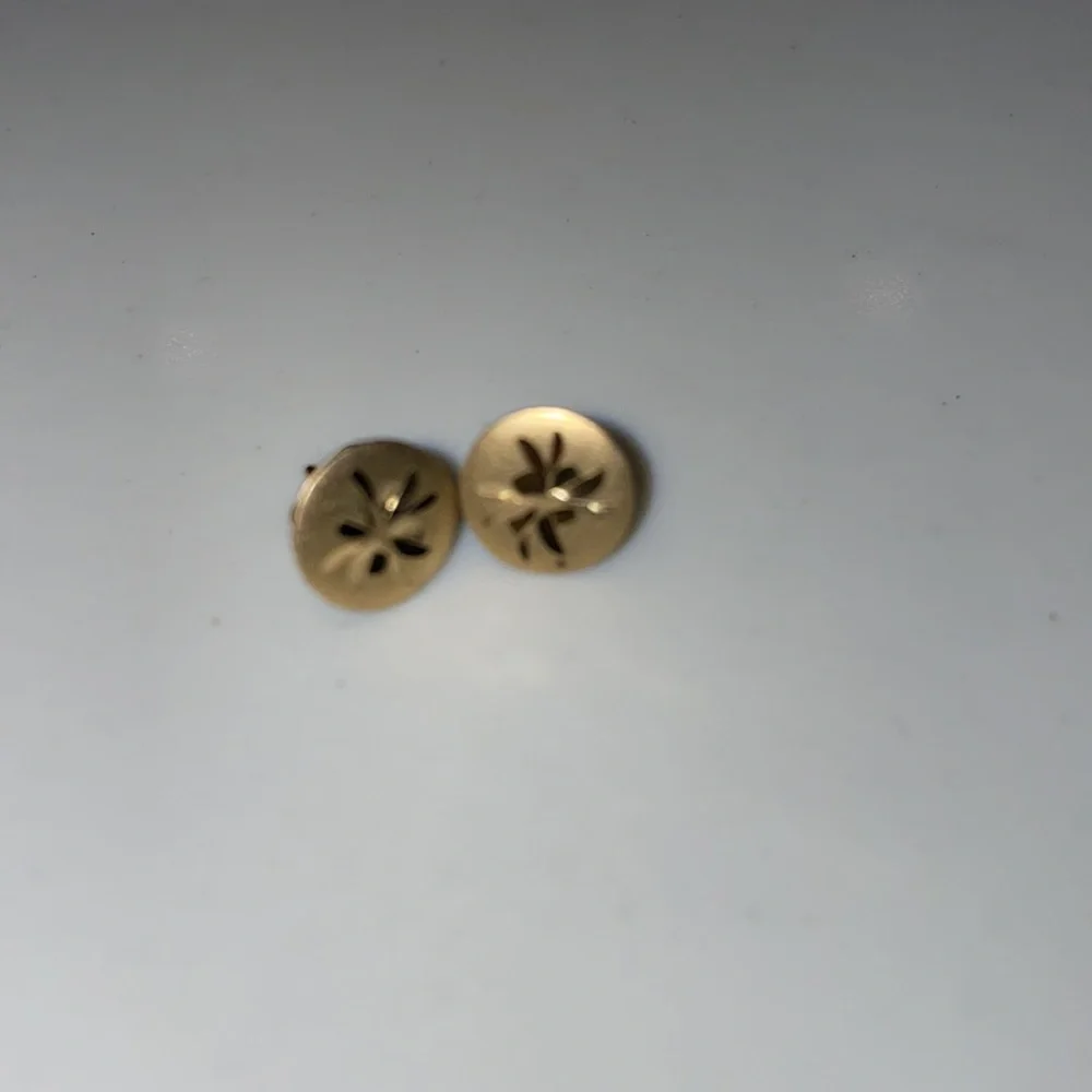 14k Gold earrings-tested - Picture 4 of 5